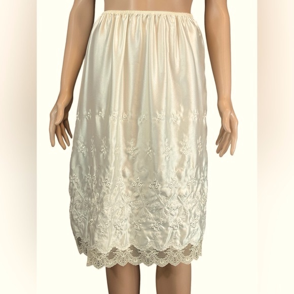 Victoria’s Secret Jewels by SLT Vintage Half Slip, Cream |L - Picture 3 of 17